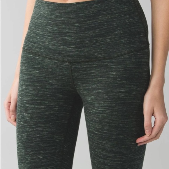 Lululemon Hi-Rise Dark Green Wunder Under Crops - Picture 2 of 6